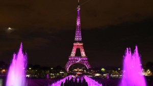 ce-soir-la-tour-eiffel-shabille-de-rose